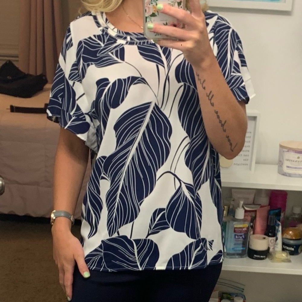 Liz Claiborne blue and white leaf pattern blouse